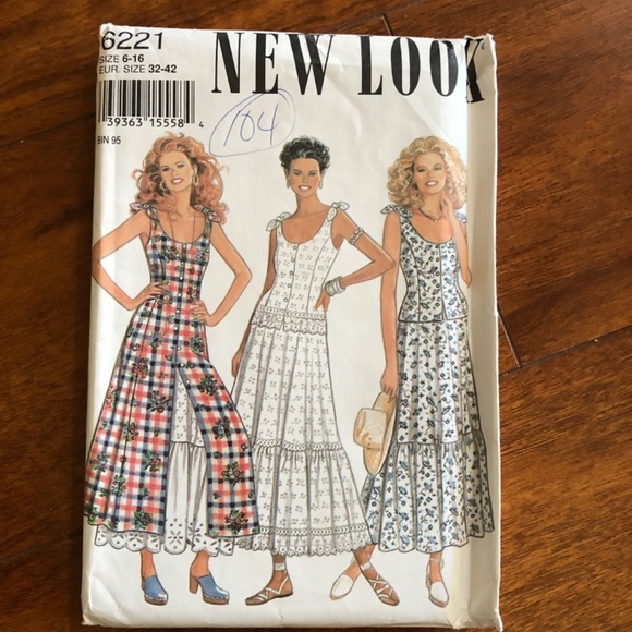 4 Dress Sewing Patterns Young Woman - Picture 5 of 13